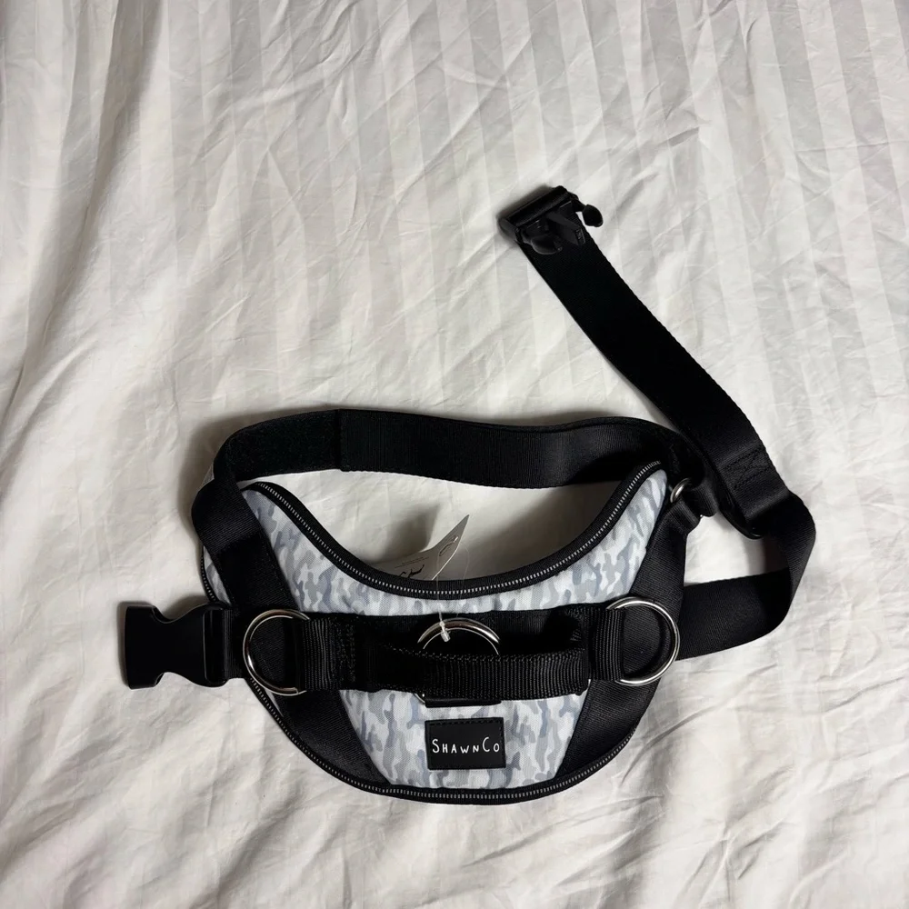 NWT Shawn co. The essential dog harness in Arctic camo dog vest size Medium